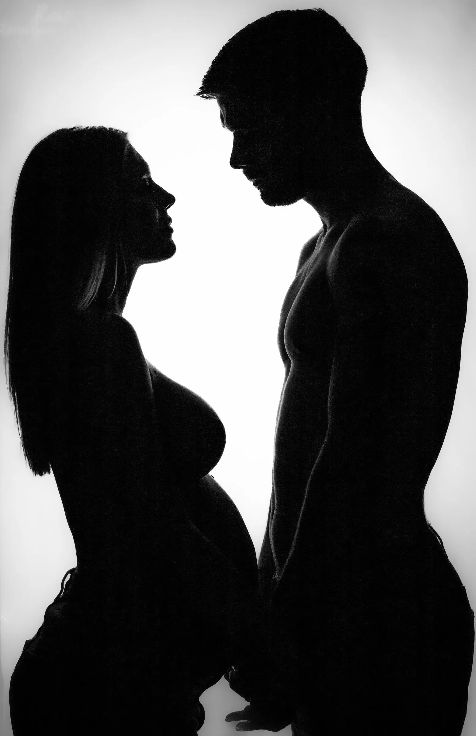 Silhouette di coppia in attesa